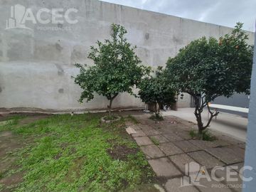 Venta - Casa al frente - Cochera - Jardín - Suroeste Rosario -