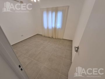 Venta - Casa al frente - Cochera - Jardín - Suroeste Rosario -