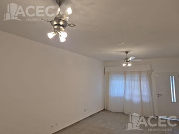 Venta - Casa al frente - Cochera - Jardín - Suroeste Rosario -