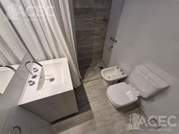 Venta - Casa al frente - Cochera - Jardín - Suroeste Rosario -