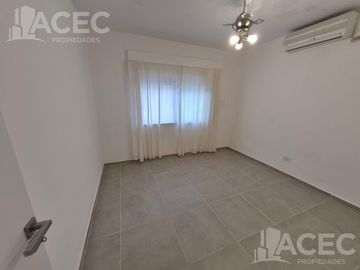 Venta - Casa al frente - Cochera - Jardín - Suroeste Rosario -