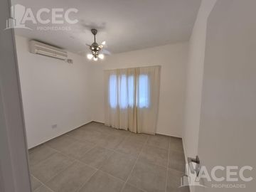 Venta - Casa al frente - Cochera - Jardín - Suroeste Rosario -