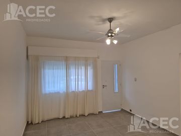 Venta - Casa al frente - Cochera - Jardín - Suroeste Rosario -