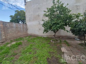 Venta - Casa al frente - Cochera - Jardín - Suroeste Rosario -