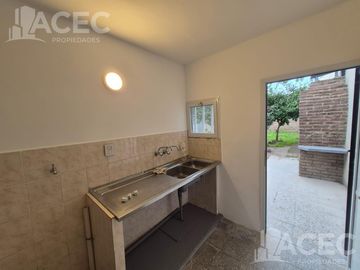 Venta - Casa al frente - Cochera - Jardín - Suroeste Rosario -