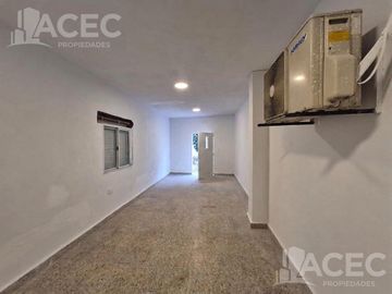 Venta - Casa al frente - Cochera - Jardín - Suroeste Rosario -