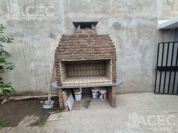 Venta - Casa al frente - Cochera - Jardín - Suroeste Rosario -