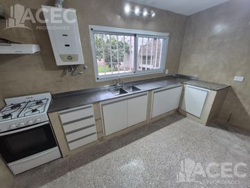 Venta - Casa al frente - Cochera - Jardín - Suroeste Rosario -