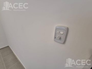 Venta - Casa al frente - Cochera - Jardín - Suroeste Rosario -