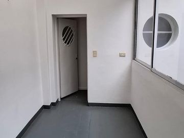 OFICINA COMERCIAL 110 MT2 CUBIERTOS CON TERRAZA!!