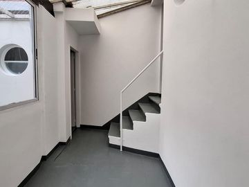OFICINA COMERCIAL 110 MT2 CUBIERTOS CON TERRAZA!!