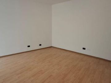 OFICINA COMERCIAL 110 MT2 CUBIERTOS CON TERRAZA!!