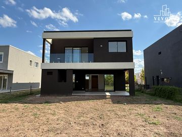 Casa en Venta en Puertos del Lago Barrio Araucarias - A estrenar