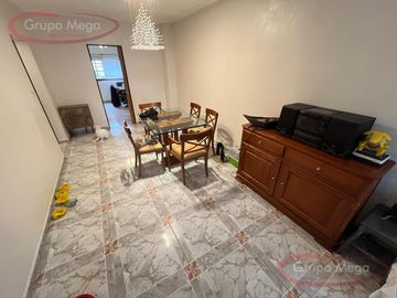 Excelente triplex 4 amb c/doble cochera y patio!!
