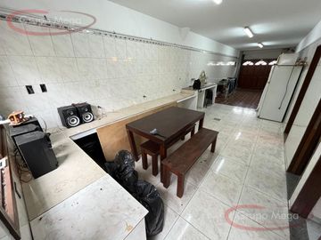 Excelente triplex 4 amb c/doble cochera y patio!!