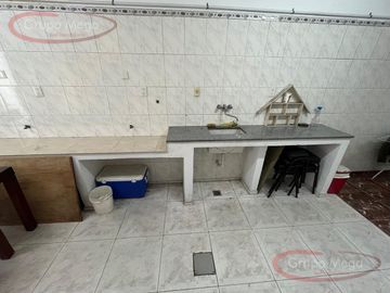 Excelente triplex 4 amb c/doble cochera y patio!!