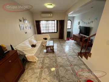Excelente triplex 4 amb c/doble cochera y patio!!