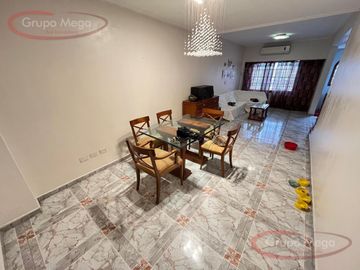 Excelente triplex 4 amb c/doble cochera y patio!!