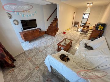 Excelente triplex 4 amb c/doble cochera y patio!!