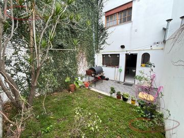 Excelente triplex 4 amb c/doble cochera y patio!!