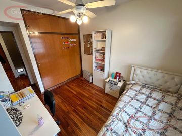 Excelente triplex 4 amb c/doble cochera y patio!!