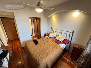Excelente triplex 4 amb c/doble cochera y patio!!