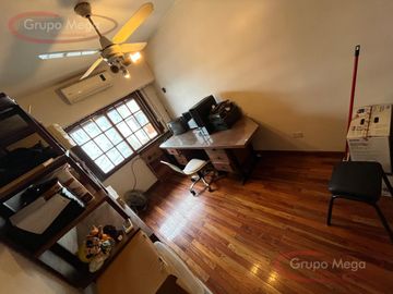 Excelente triplex 4 amb c/doble cochera y patio!!