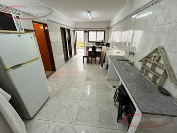 Excelente triplex 4 amb c/doble cochera y patio!!