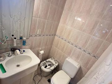 Excelente triplex 4 amb c/doble cochera y patio!!