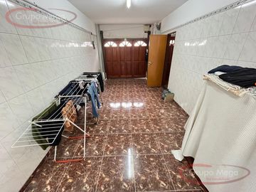 Excelente triplex 4 amb c/doble cochera y patio!!
