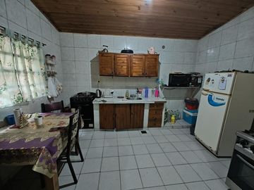 Casa  con Local de Comercio en venta en G.. Catan