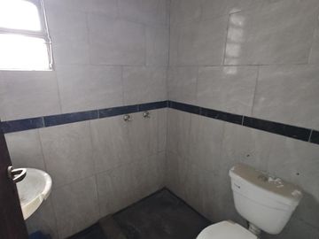 Casa  con Local de Comercio en venta en G.. Catan