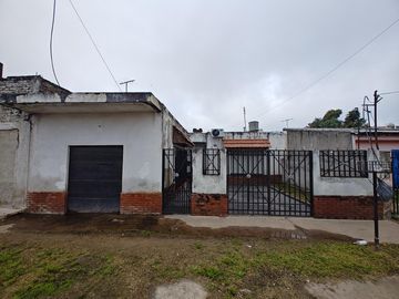 Casa  con Local de Comercio en venta en G.. Catan