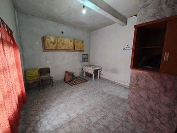 Casa  con Local de Comercio en venta en G.. Catan