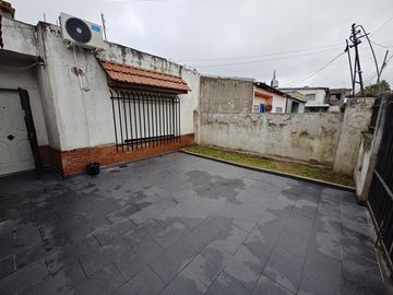 Casa  con Local de Comercio en venta en G.. Catan