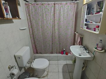 Casa  con Local de Comercio en venta en G.. Catan