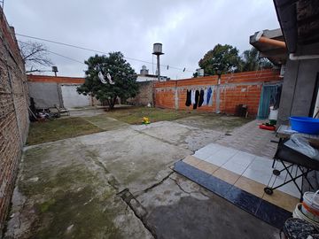 Casa  con Local de Comercio en venta en G.. Catan