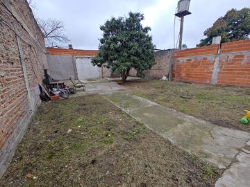 Casa  con Local de Comercio en venta en G.. Catan