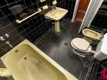 Venta Ph 4 amb con escritorio en Flores con proyección