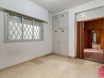 Venta Ph 4 amb con escritorio en Flores con proyección