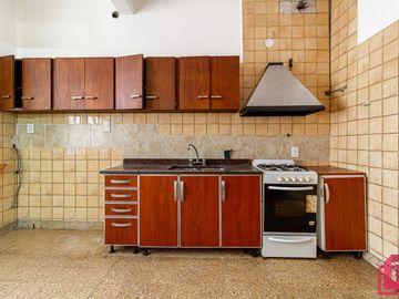 Venta Ph 4 amb con escritorio en Flores con proyección