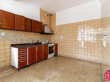 Venta Ph 4 amb con escritorio en Flores con proyección