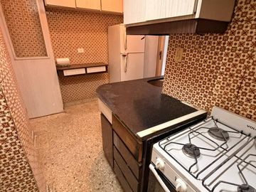 DEPARTAMENTO EN VENTA 3 AMB CON DEP CONSTITUCION - BALCON AL FRENTE EXCELENTE ESTADO