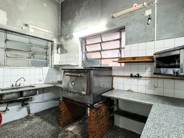 ALQUILER LOCAL GASTRONÓMICO HABILITADO – 150 M² – GALERÍA DEL VIEJO HOTEL