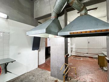 ALQUILER LOCAL GASTRONÓMICO HABILITADO – 150 M² – GALERÍA DEL VIEJO HOTEL