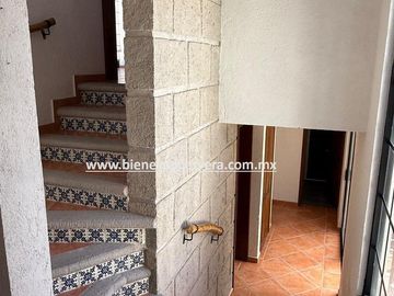 CASA EN VENTA EN BERNAL EN EL FRACC. JARDINES DE LA PEÑA. Rouz