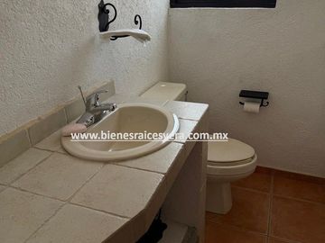 CASA EN VENTA EN BERNAL EN EL FRACC. JARDINES DE LA PEÑA. Rouz