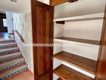 CASA EN VENTA EN BERNAL EN EL FRACC. JARDINES DE LA PEÑA. Rouz