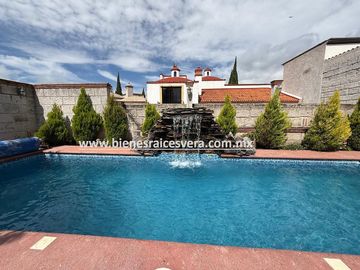 CASA EN VENTA EN BERNAL EN EL FRACC. JARDINES DE LA PEÑA. Rouz
