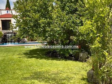 CASA EN VENTA EN BERNAL EN EL FRACC. JARDINES DE LA PEÑA. Rouz